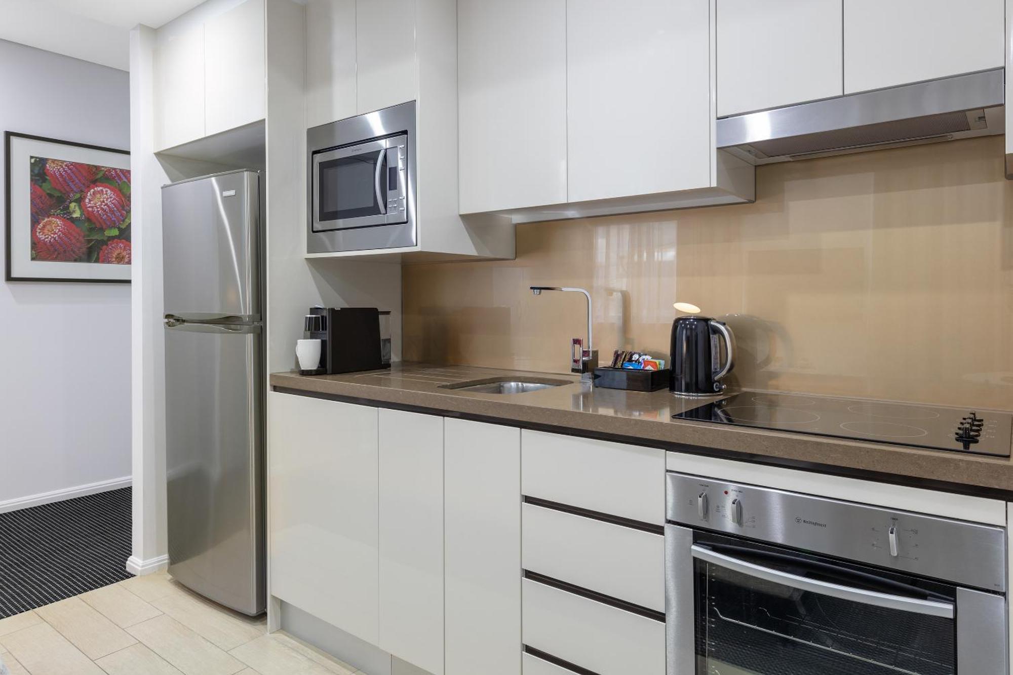 Meriton Suites North Ryde Sídney Exterior foto A typical kitchen in a serviced apartment